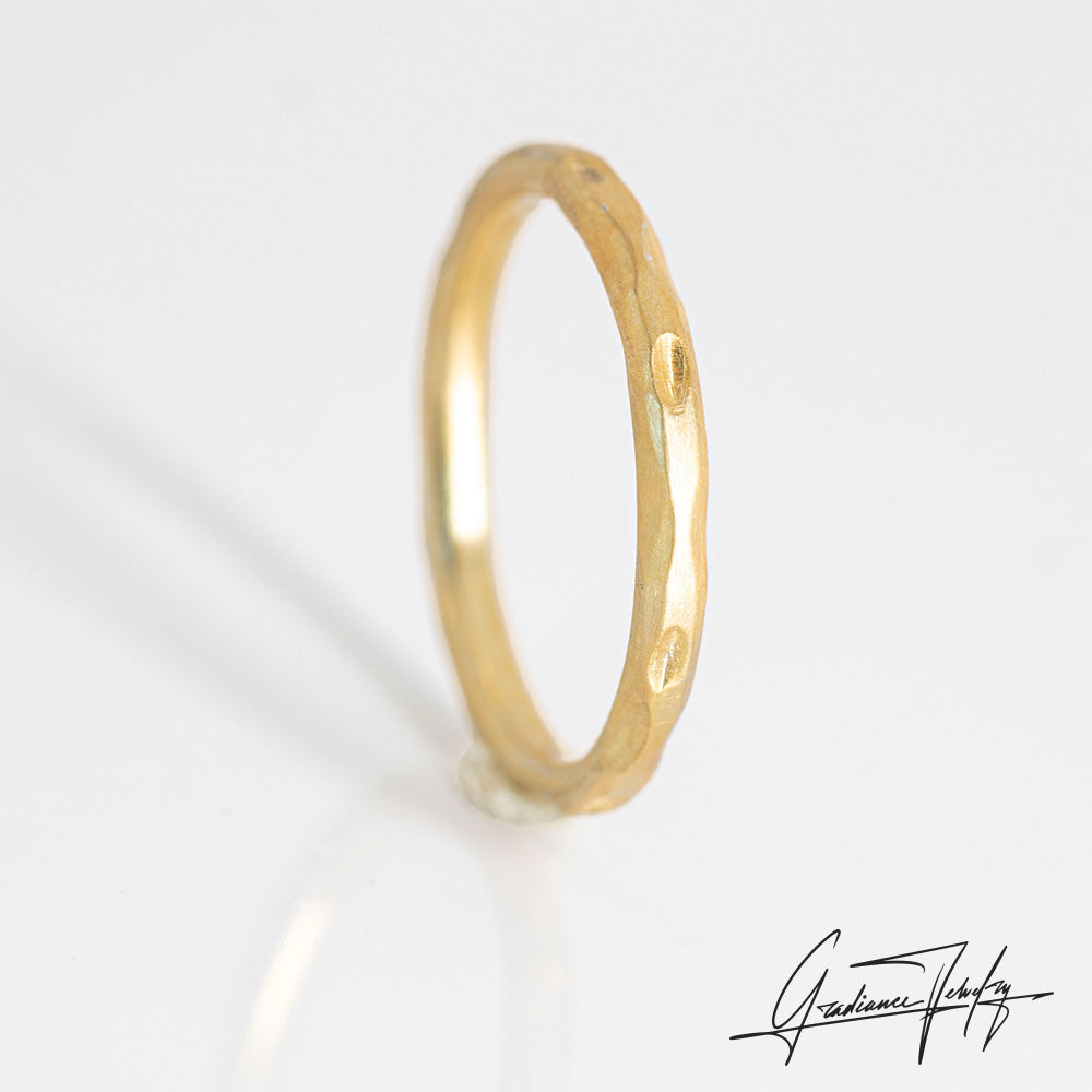 Gradiance Jewelry women's 14KT Yellow Gold Organic women's band featuring a carved modern cubism design -product view.