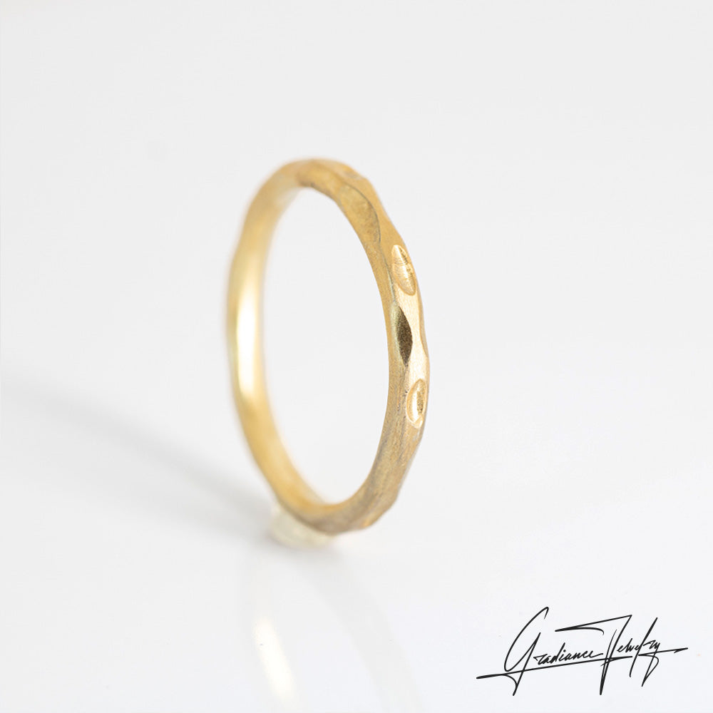 Gradiance Jewelry women's 14KT Yellow Gold Organic women's band featuring a carved modern cubism design -front view.